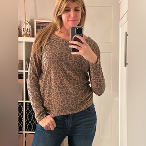 Women’s long sleeve leopard print long sleeve shirt